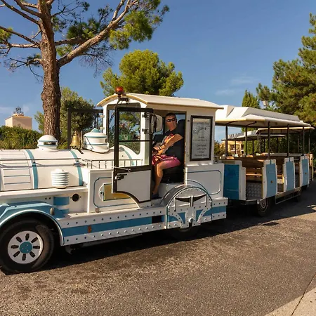 3 Pieces Avec Terrasse, Piscine Et Parking A Saint-raphael - Fr-1-504-606 Διαμέρισμα Saint-Raphaël
