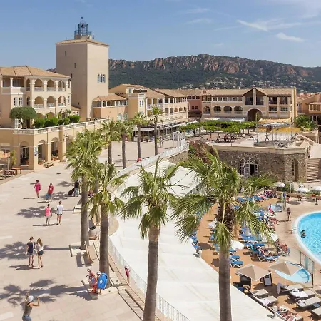 Apartment 3 Pieces Avec Terrasse, Piscine Et Parking A Saint-raphael - Fr-1-504-606 Saint-Raphael (Var)