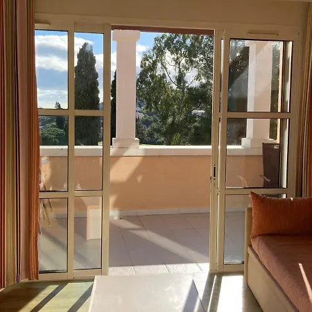 3 Pieces Avec Terrasse, Piscine Et Parking A Saint-raphael - Fr-1-504-606 Apartment