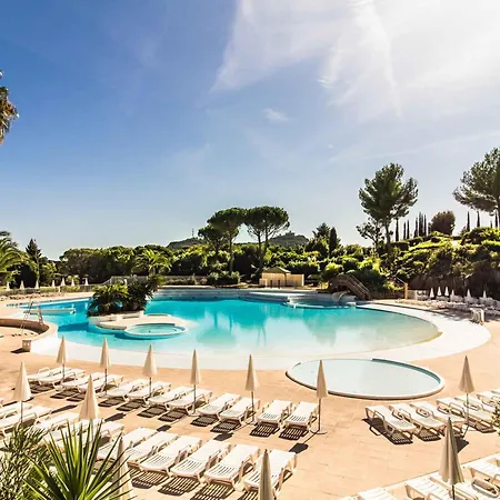 3 Pieces Avec Terrasse, Piscine Et Parking A Saint-raphael - Fr-1-504-606 Apartment